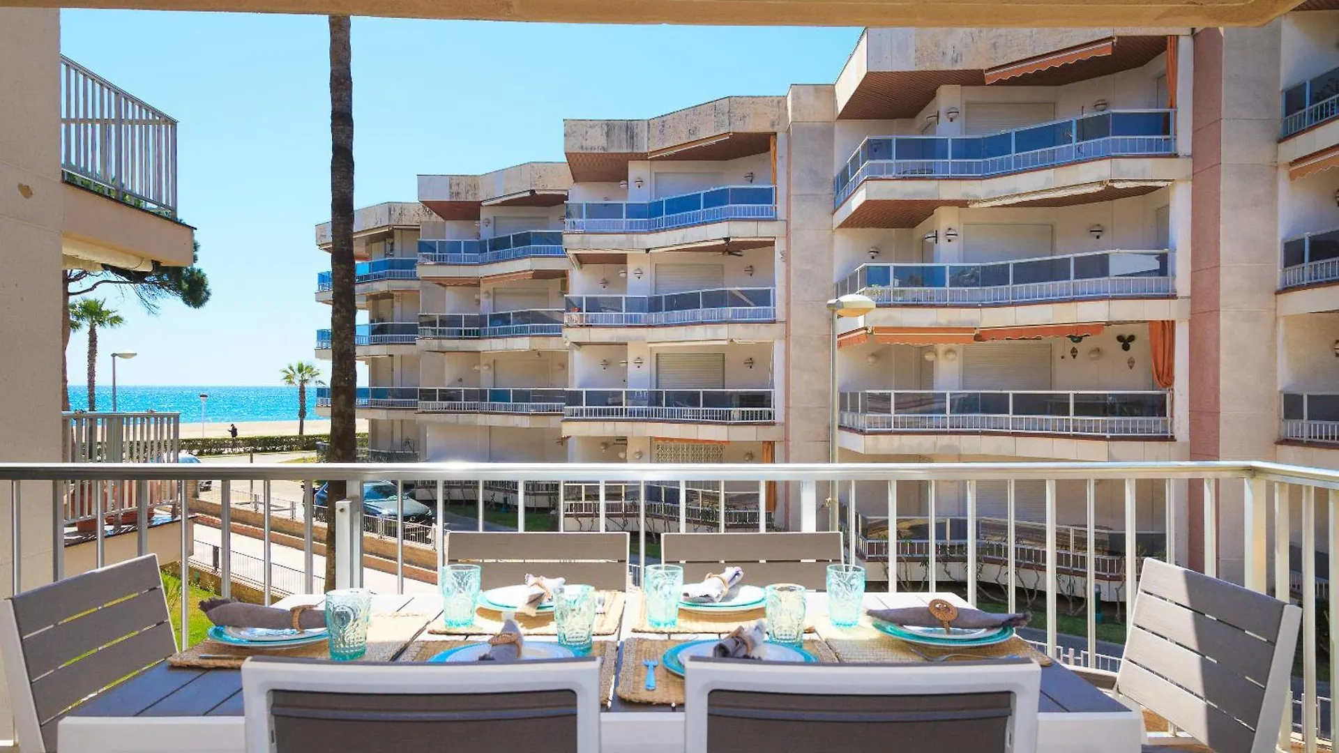 Uhc Dms Family Apartments Cambrils 0*,