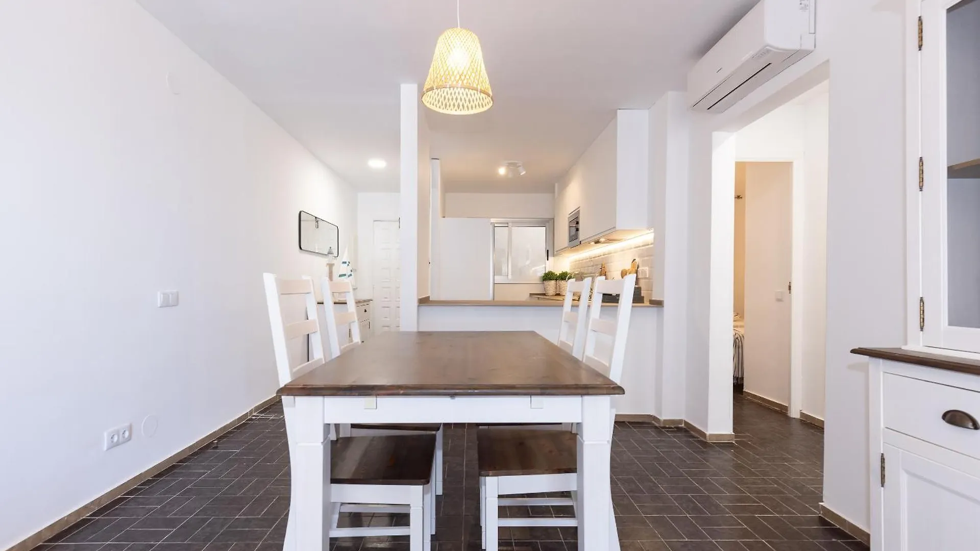 Uhc Dms Family Apartments Cambrils