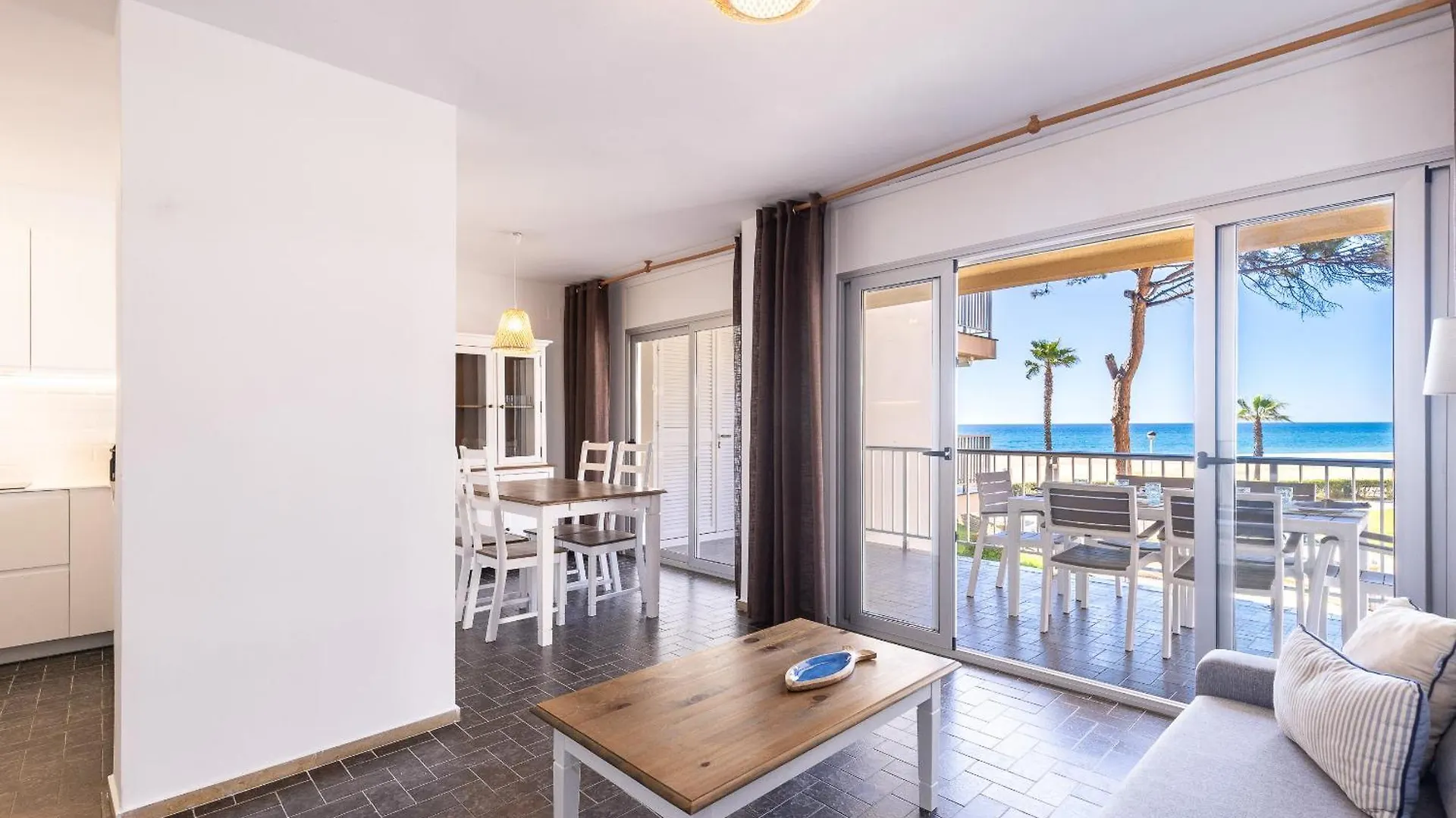 Uhc Dms Family Apartments Cambrils