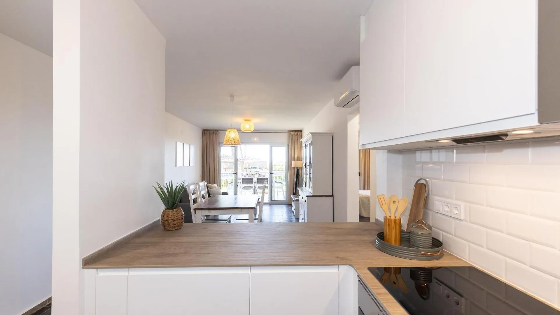 Uhc Dms Family Apartments Cambrils