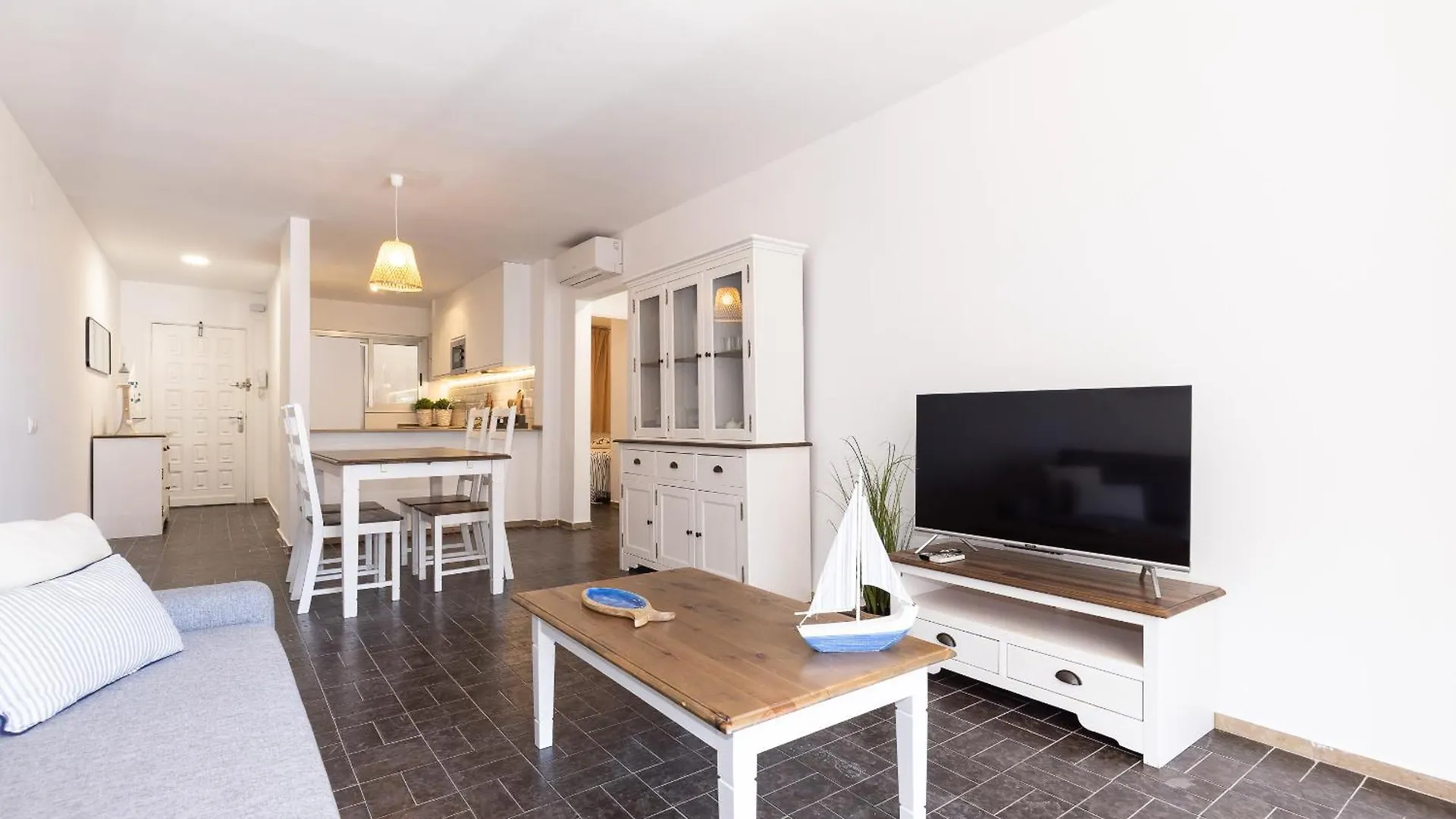 Uhc Dms Family Apartments Cambrils
