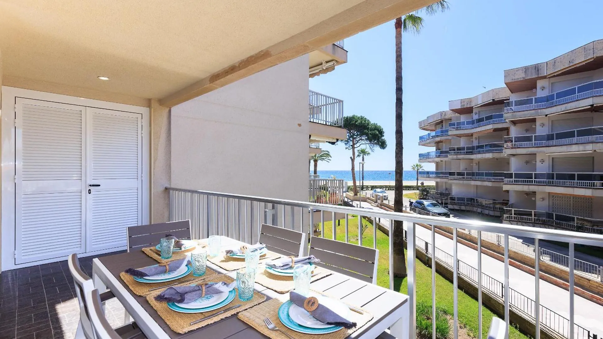 Uhc Dms Family Apartments Cambrils 0*,