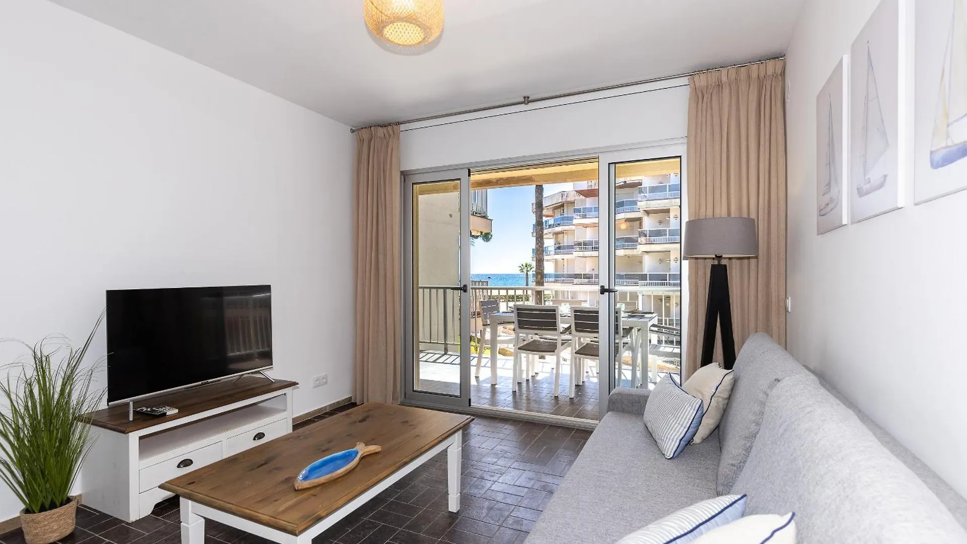Uhc Dms Family Apartments Cambrils