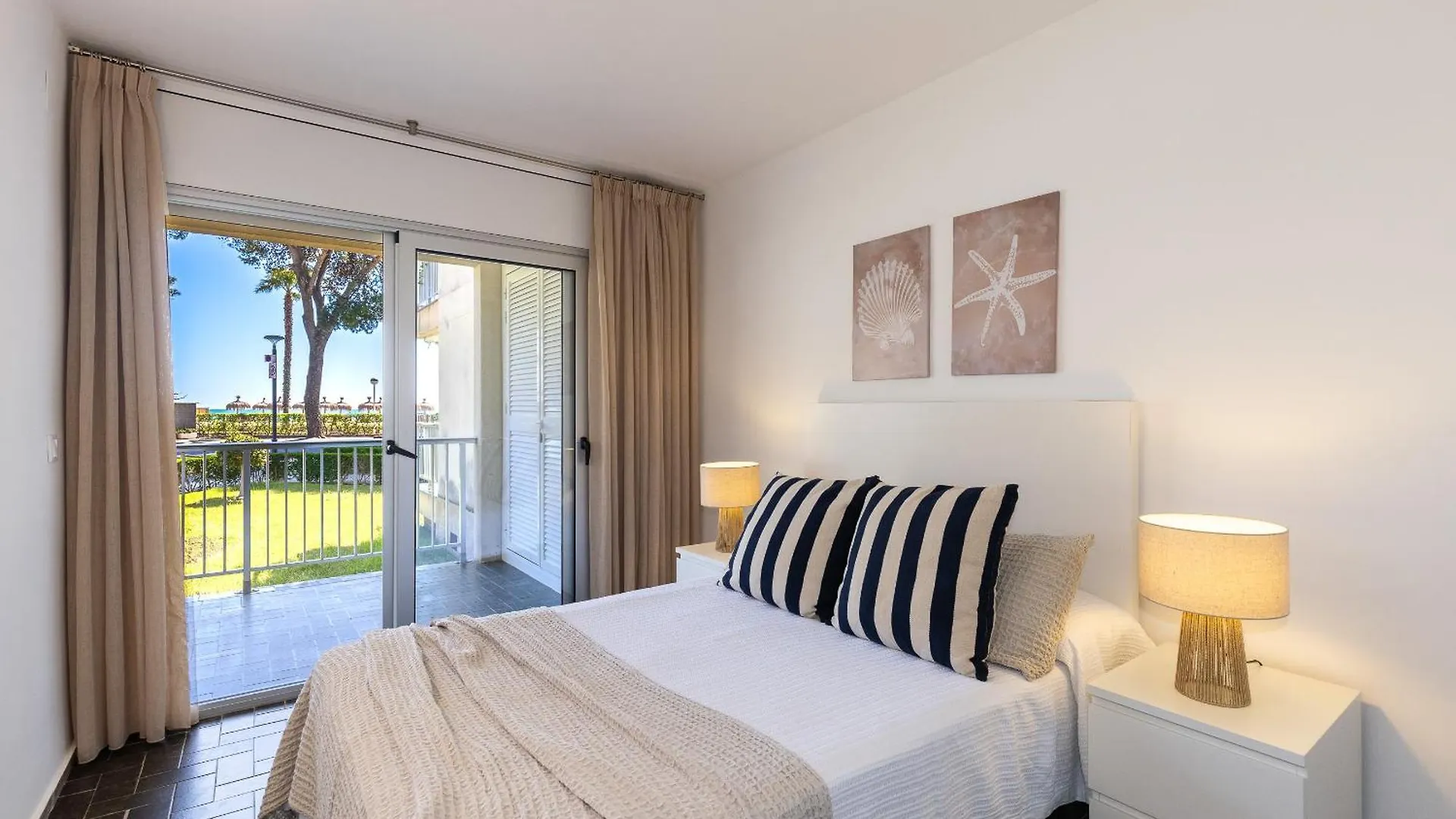 Uhc Dms Family Apartments Cambrils