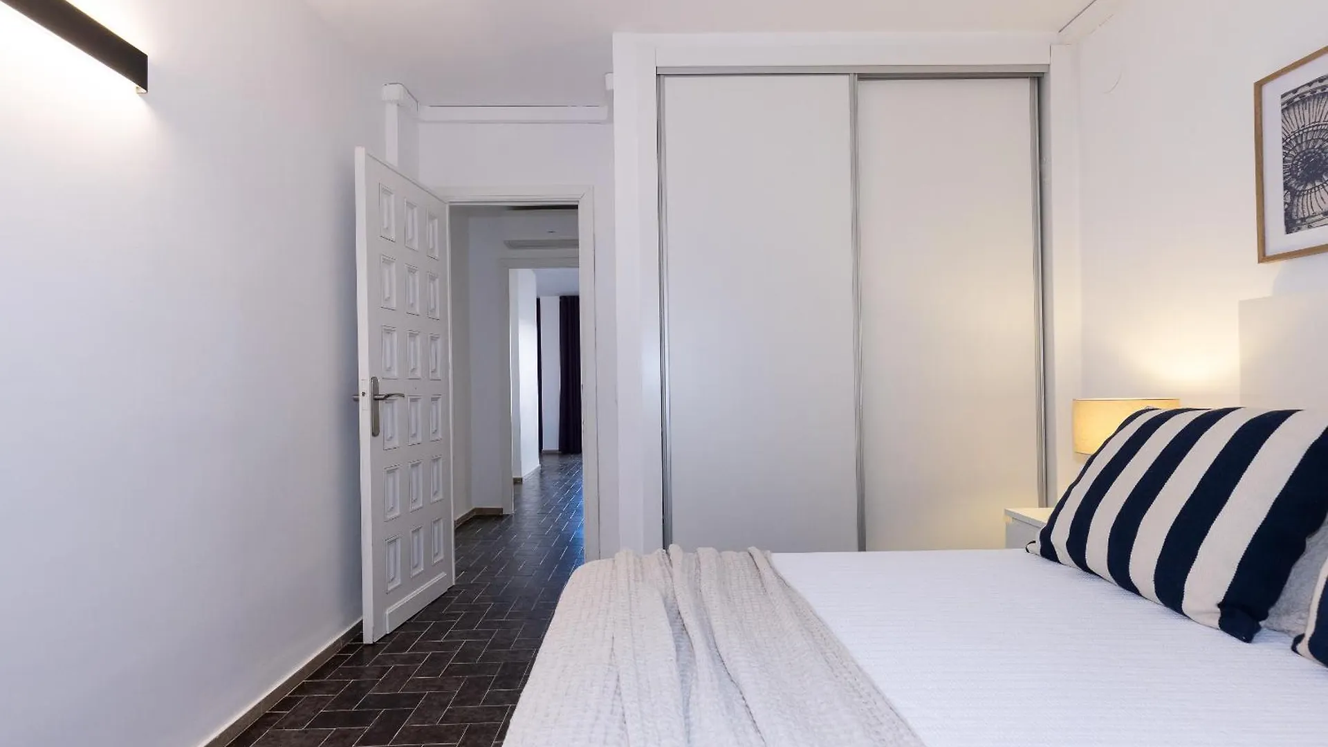 Uhc Dms Family Apartments Cambrils 0*,